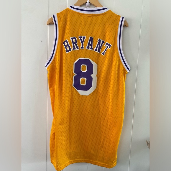 LA Lakers Kobe Bryant Mitchell Ness 1996-97 Jersey NBA Yellow Gold Home Memorial - Picture 2 of 11